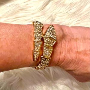 NWT Off Park Collection White Crystal Gold Ton Snake Bracelet